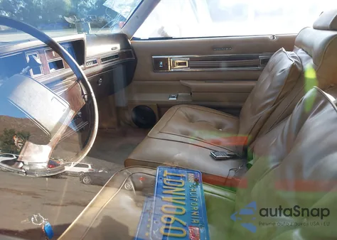 1982 Oldsmobile Cutlass Supreme Brougham z USA, uszkodzony, nr VIN 1G3AM47A6CM477902